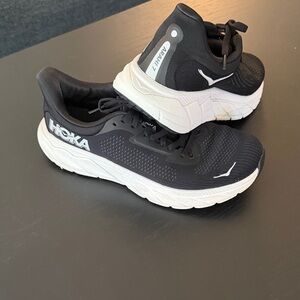 Hoka Arahi 7 Running Shoes - Black - Women's Size 9 - Like New!
